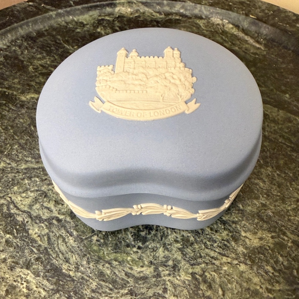 Wedgwood Blue Bean Box TRINKET Dish “Tower of London”